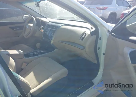 2015 Nissan Altima 2.5 из США, поврежденный, VIN 1N4AL3AP0FC476853